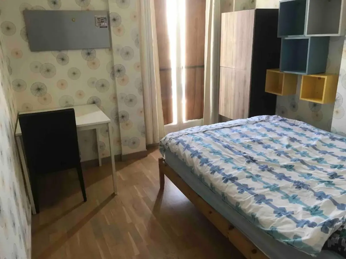 Chambre Spacieuse Et Confortable Il Y A Un Ascenseur Et Idealement Situe Apartment Choisy-le-Roi 0*,  France